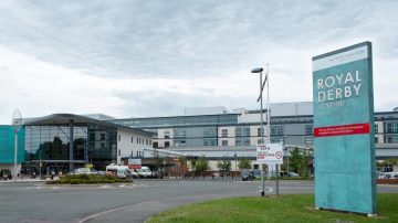 Un patient de l’hôpital Royal Derby est décédé après s’être étouffé avec un sandwich.